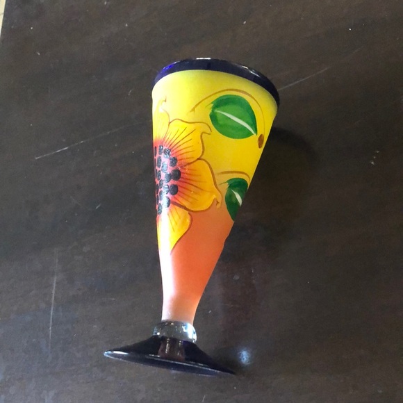 Colored glass hand painted vase - Picture 3 of 8